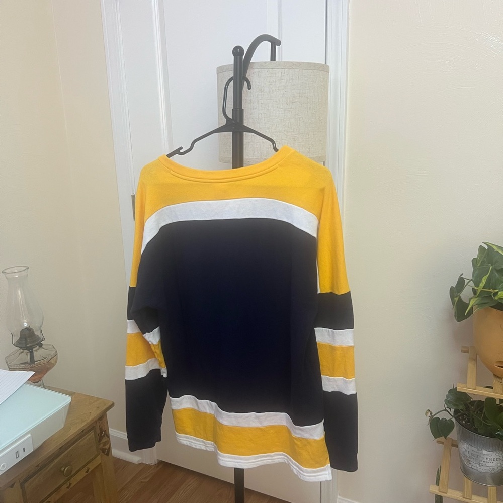 PINK Victoria's Secret Black and Gold Graphic Crewneck - Picture 2 of 3